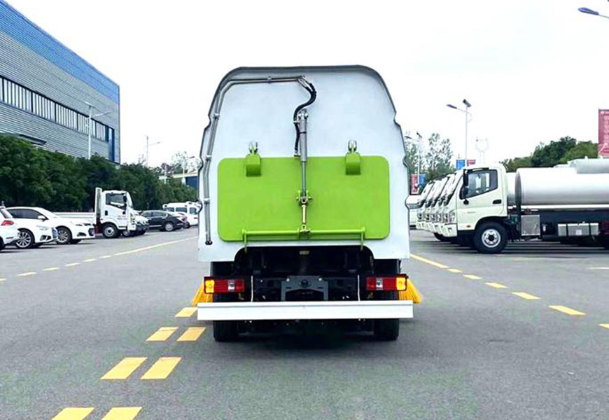 長(zhǎng)安掃路車后方位展示圖